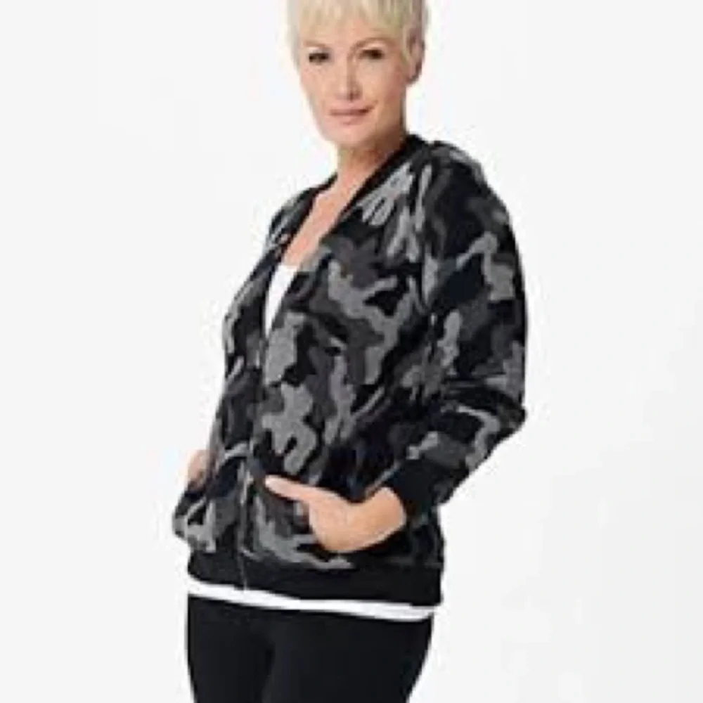 Barefoot Dreams CozyChic Ultra Lite Camo Zip-Up Bomber size Large - Picture 1 of 6